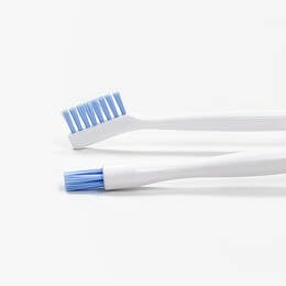 Bộ Bàn Chải Vệ Sinh Các Khe - 2Pcs/Bộ - Màu Trắng - Locknlock - ETM415, Bộ Bàn Chải Vệ Sinh Các Khe - 2Pcs/Bộ - Màu Trắng - Locknlock - ETM415